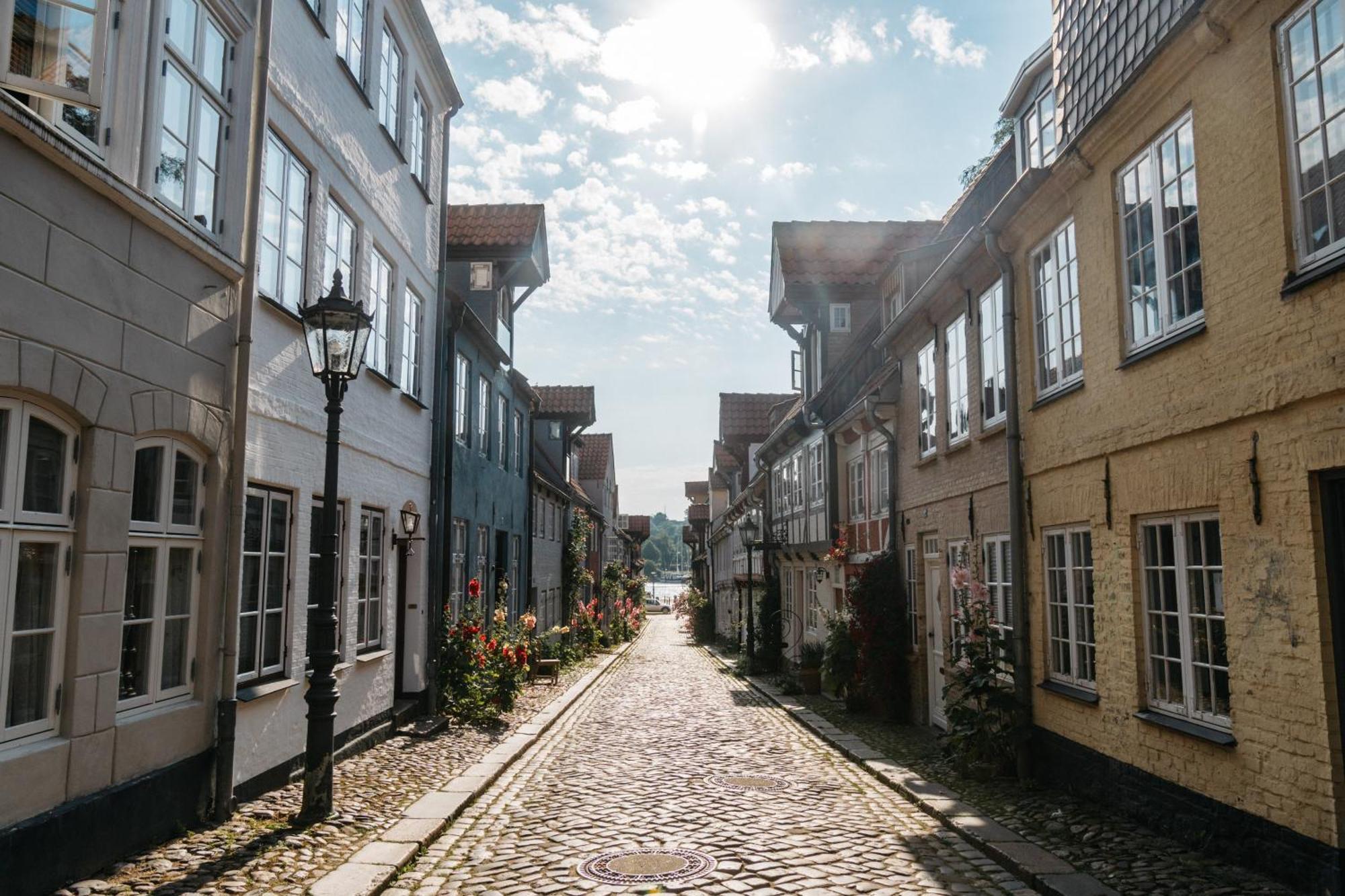 Grosses Apartment Mit 2 Balkonen Zentral Am Nordertor Flensburg Exterior photo